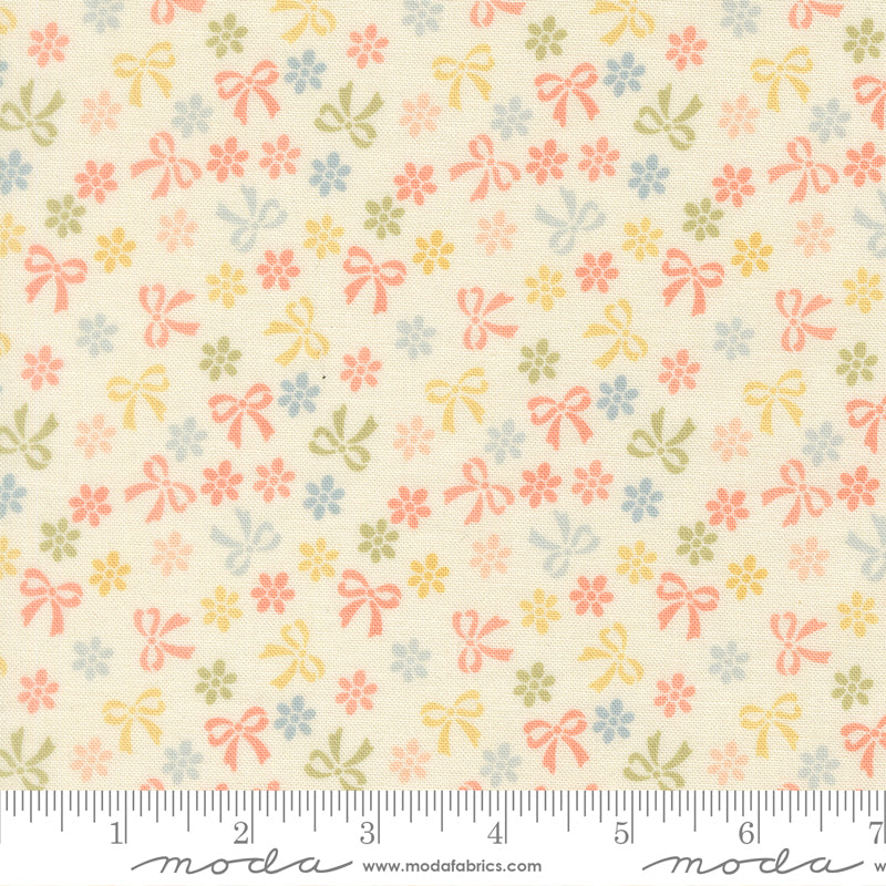 Handmade Sweetness Quilting Cuddle Porcelain Bows & Daisies Yardage by Heather Briggs for Moda Fabrics