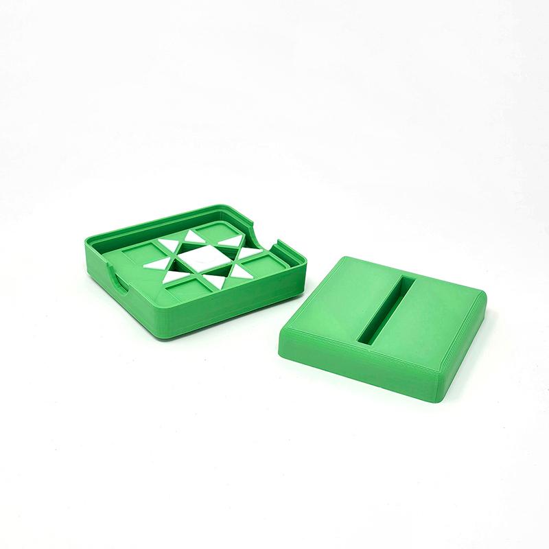 Ohio Star Green Thread Cutter by Moda