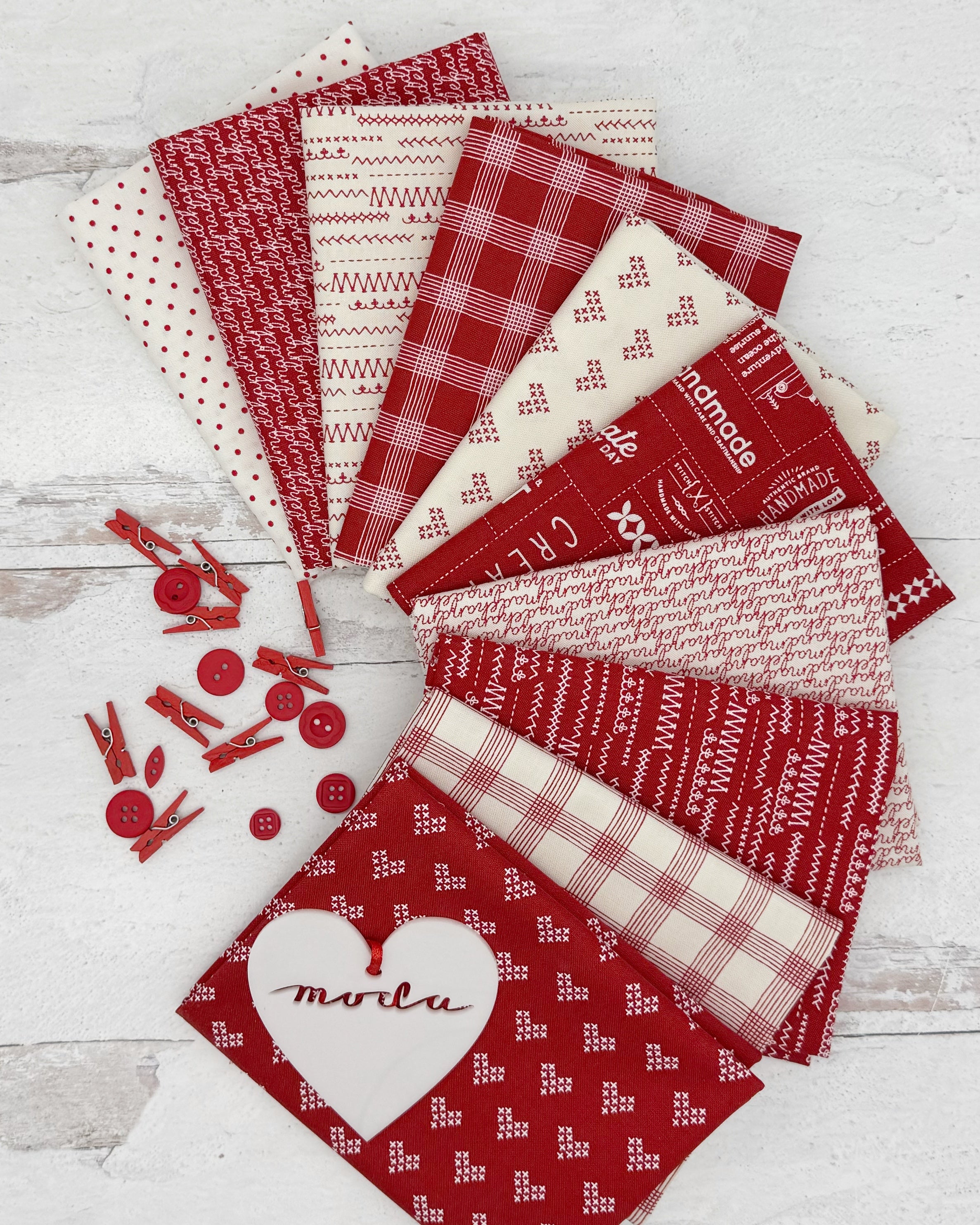 10 fatquarters in reds and creams giving a homespun valentines vibe. 
